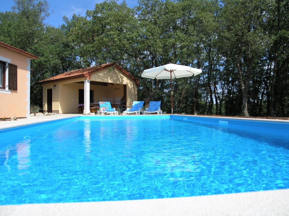 Villa Fragola - Holiday House With Large Garden Tinjan Zewnętrze zdjęcie