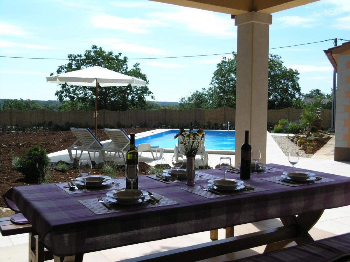 Villa Fragola - Holiday House With Large Garden Tinjan Zewnętrze zdjęcie