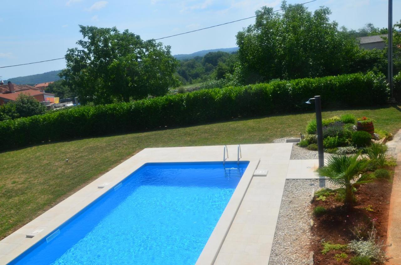 Villa Fragola - Holiday House With Large Garden Tinjan Zewnętrze zdjęcie