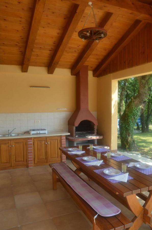 Villa Fragola - Holiday House With Large Garden Tinjan Zewnętrze zdjęcie